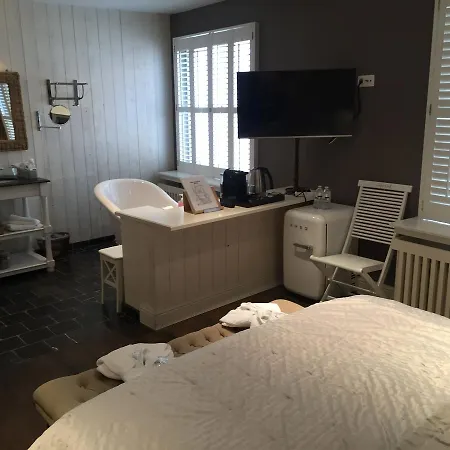 Casa Romantico Bed and Breakfast Μπριζ